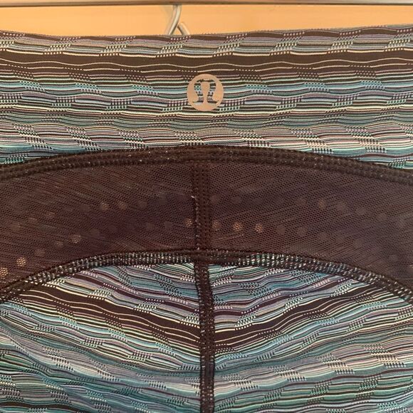 Lululemon Stop at Nothing Crop Blue Print Leggings size 6 - Picture 4 of 5
